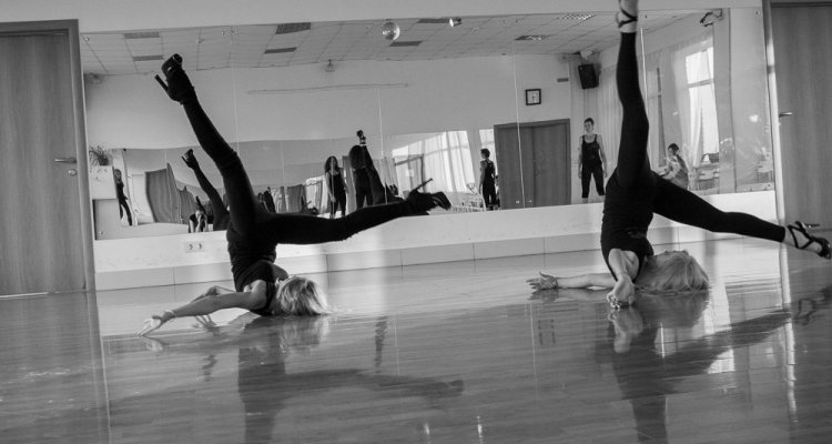 LARIVA DANCE